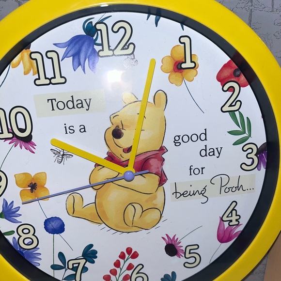 Winnie the Pooh Collectible - Picture 4 of 5